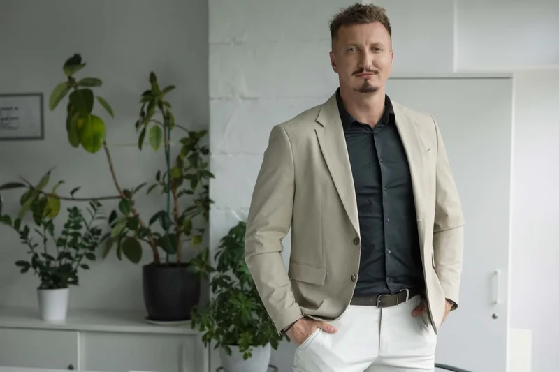 NT brokeris Aleksandr Fedosejev biure